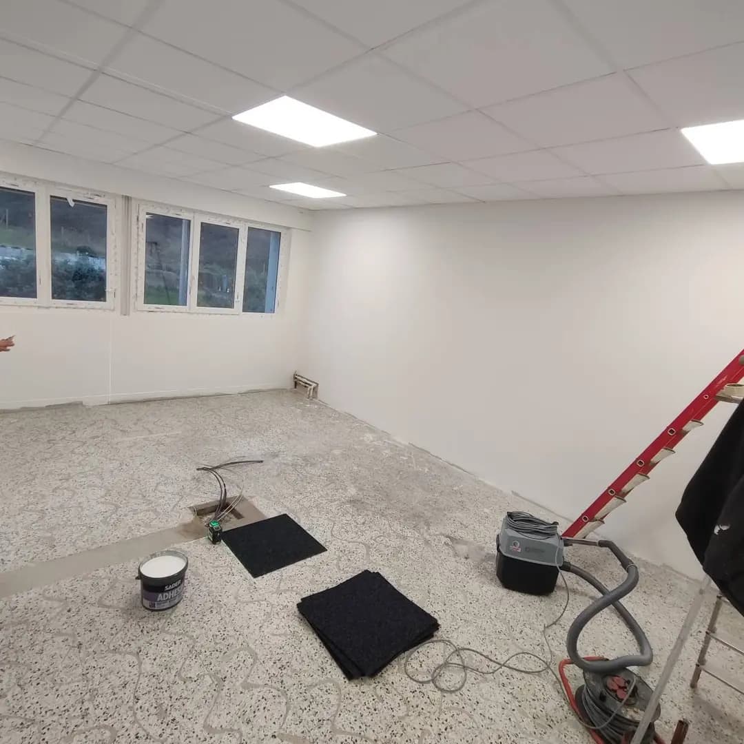 Plafond suspendu moderne avec éclairage