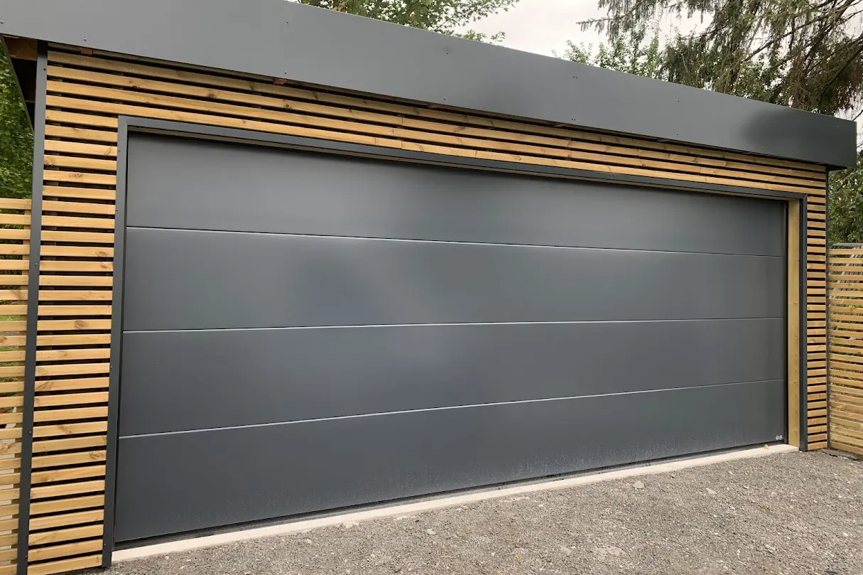 Porte de garage sectionnelle moderne